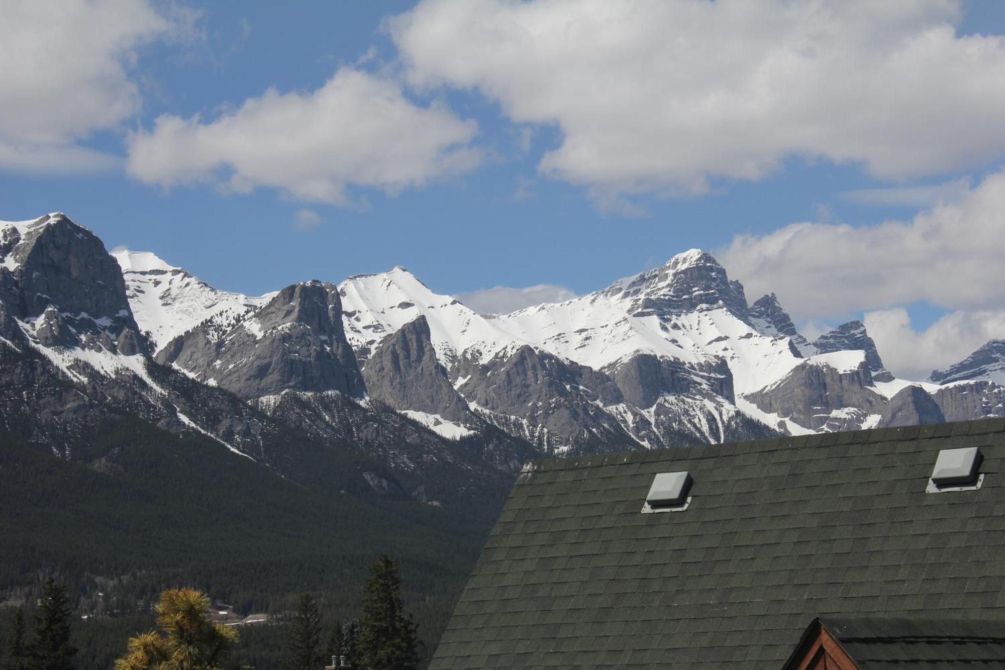 Windtower Lodge - Canmore Exterior photo